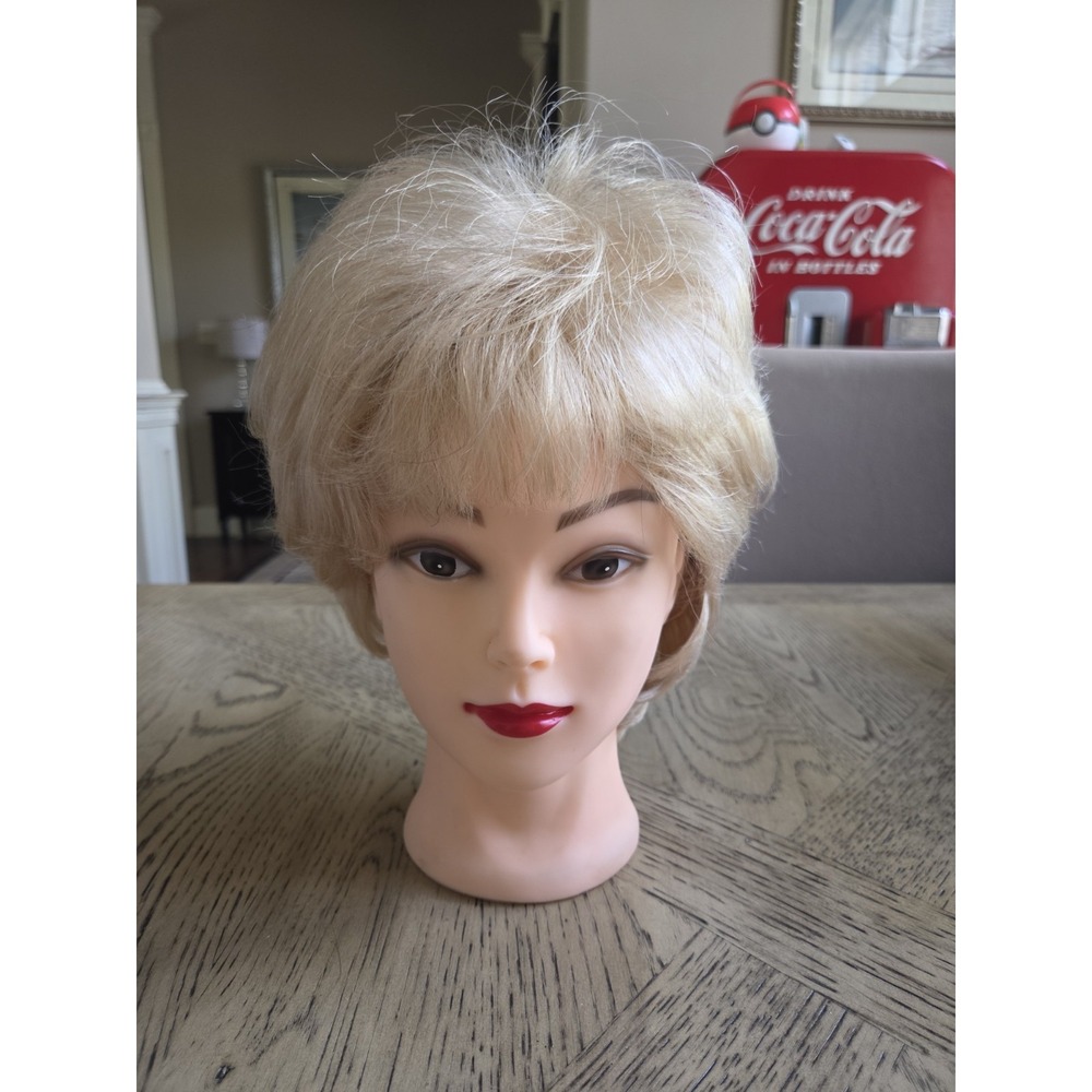Emmor Blonde Wig for Women Natural Cut Wig Daily Hair 18/613 Layered Wig - Picture 7 of 14